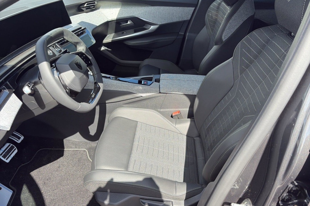 PEUGEOT 3008 Hybrid 145 e-DCS6 GT - ref: 1-347421 - Photo 9