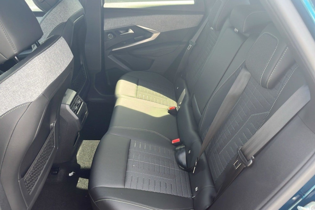 PEUGEOT 3008 Hybrid 145 e-DCS6 GT - ref: 1-347424 - Photo 10