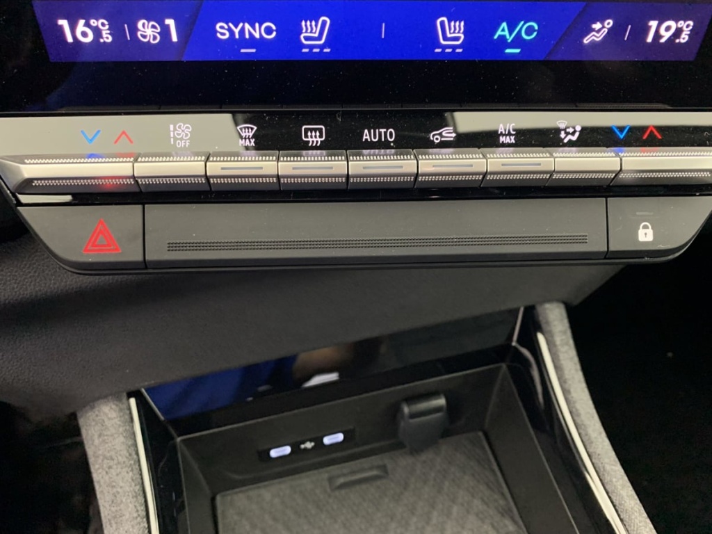 RENAULT Austral FULL HYBRID E-TECH 200 CH EVOLUTION - ref: 1-351223 - Photo 18
