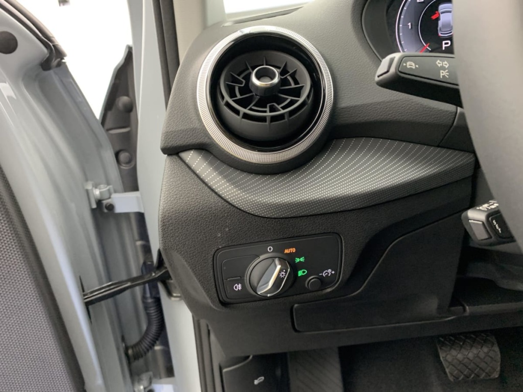 AUDI Q2 35 TDI 150 S tronic 7 Design - ref: 1-354754 - Photo 20