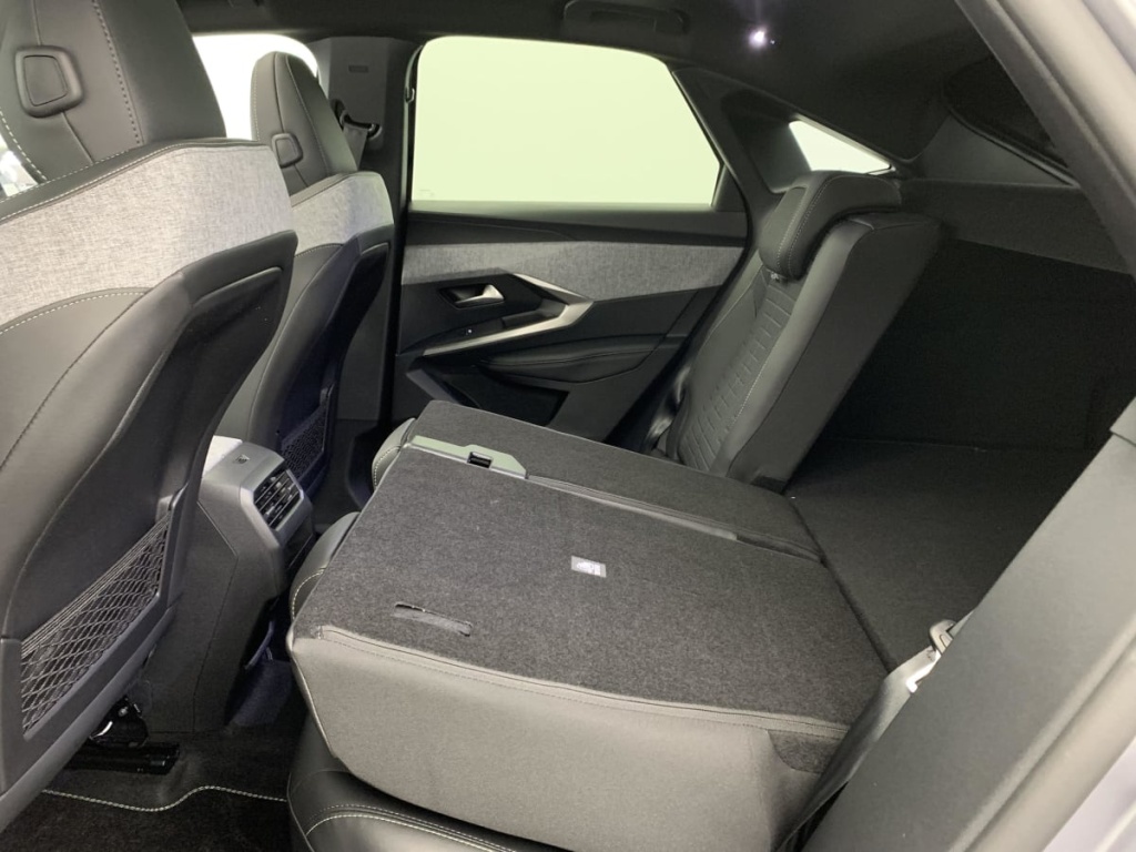 PEUGEOT 3008 Hybrid 145 e-DCS6 GT - ref: 1-355890 - Photo 12