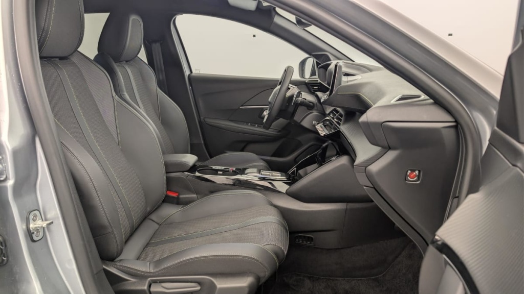 PEUGEOT 208 Hybrid 136 e-DCS6 GT - ref: 1-357680 - Photo 9