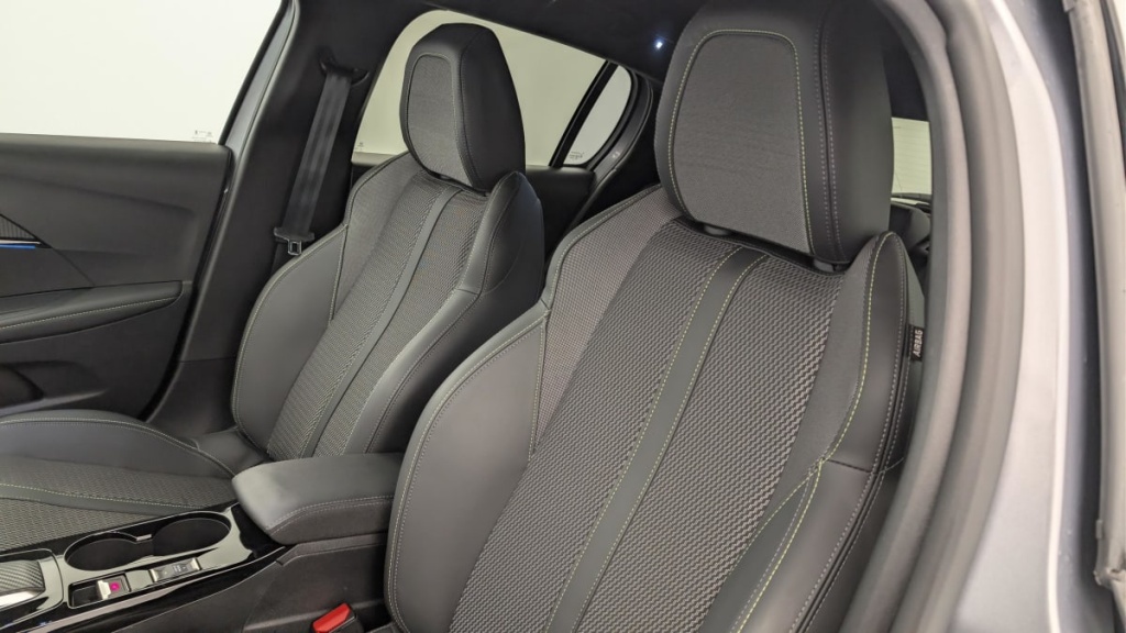 PEUGEOT 208 Hybrid 136 e-DCS6 GT - ref: 1-357683 - Photo 16