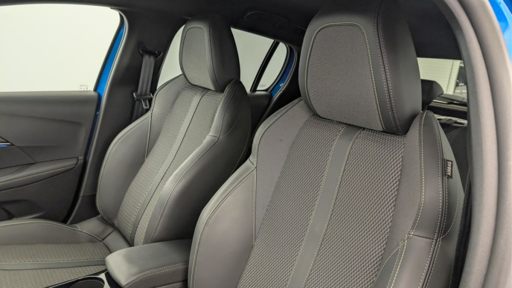 PEUGEOT 208 Hybrid 136 e-DCS6 GT - ref: 1-357705 - Photo 15