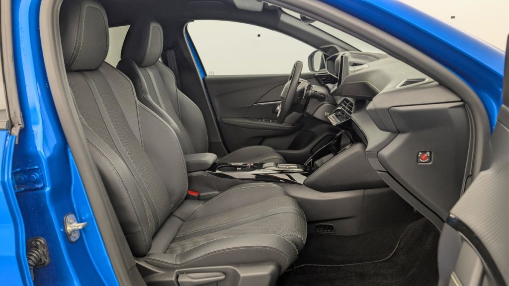 PEUGEOT 208 Hybrid 136 e-DCS6 GT - ref: 1-357705 - Photo 9