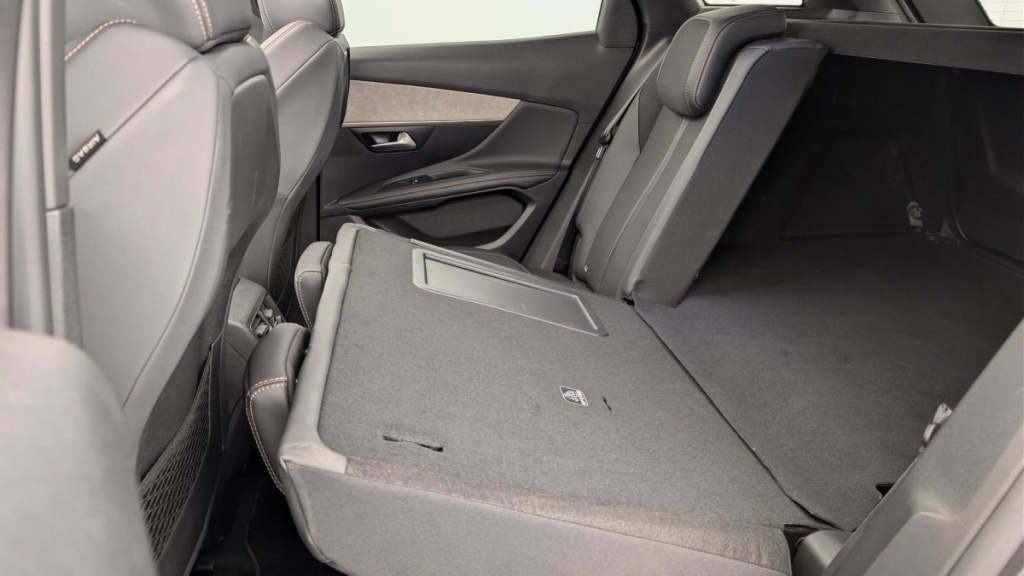 PEUGEOT 3008 Hybrid4 300 e-EAT8 GT - ref: 1-358356 - Photo 12