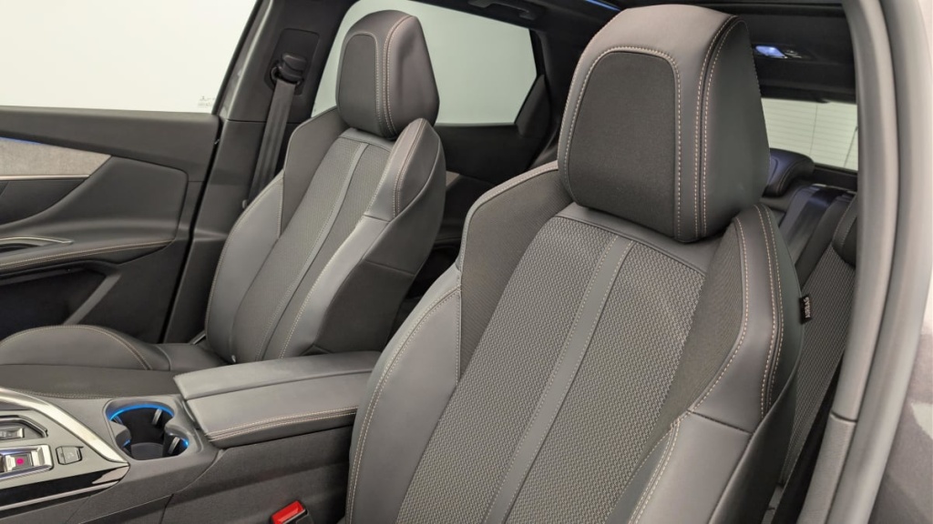 PEUGEOT 3008 Hybrid4 300 e-EAT8 GT - ref: 1-358356 - Photo 16