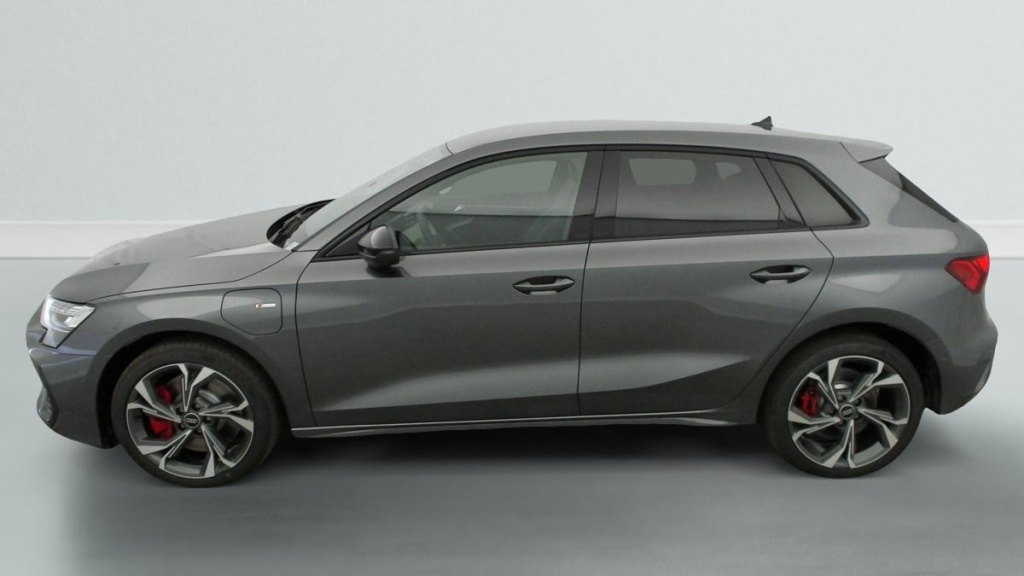 AUDI A3 Sportback 45 TFSI E HYBRIDE RECHARGEABLE 272 S TRONIC 6 S LINE - ref: 1-358890 - Photo 4