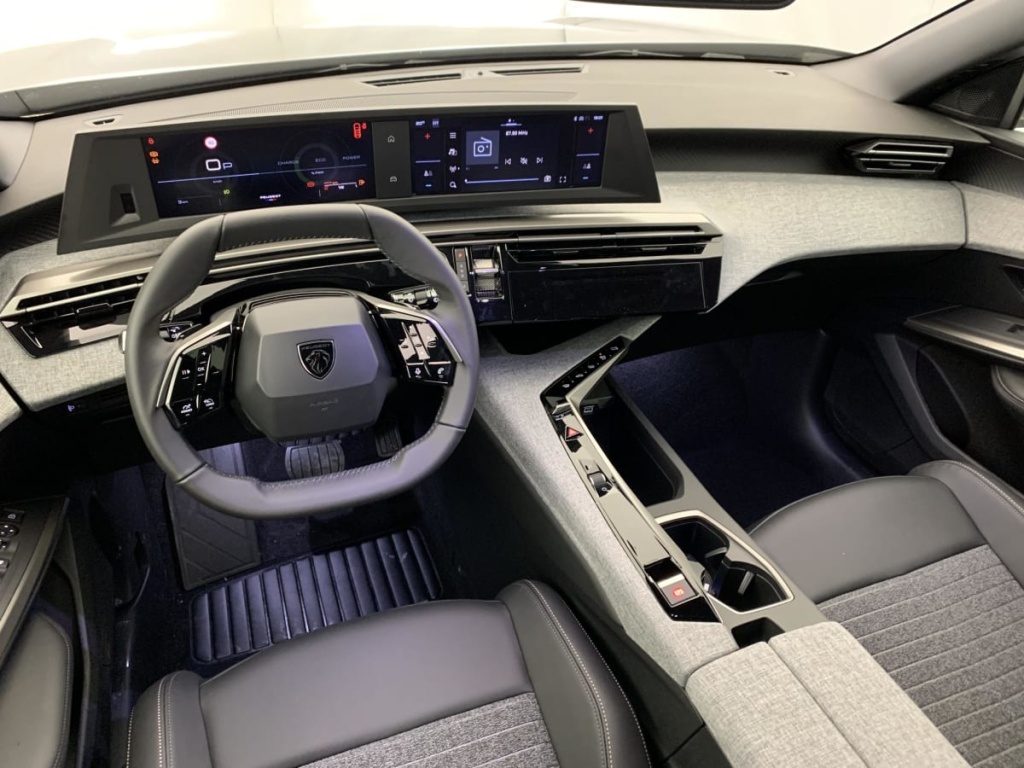 PEUGEOT 5008 Hybrid 145 e-DCS6 Allure - ref: 1-359448 - Photo 14