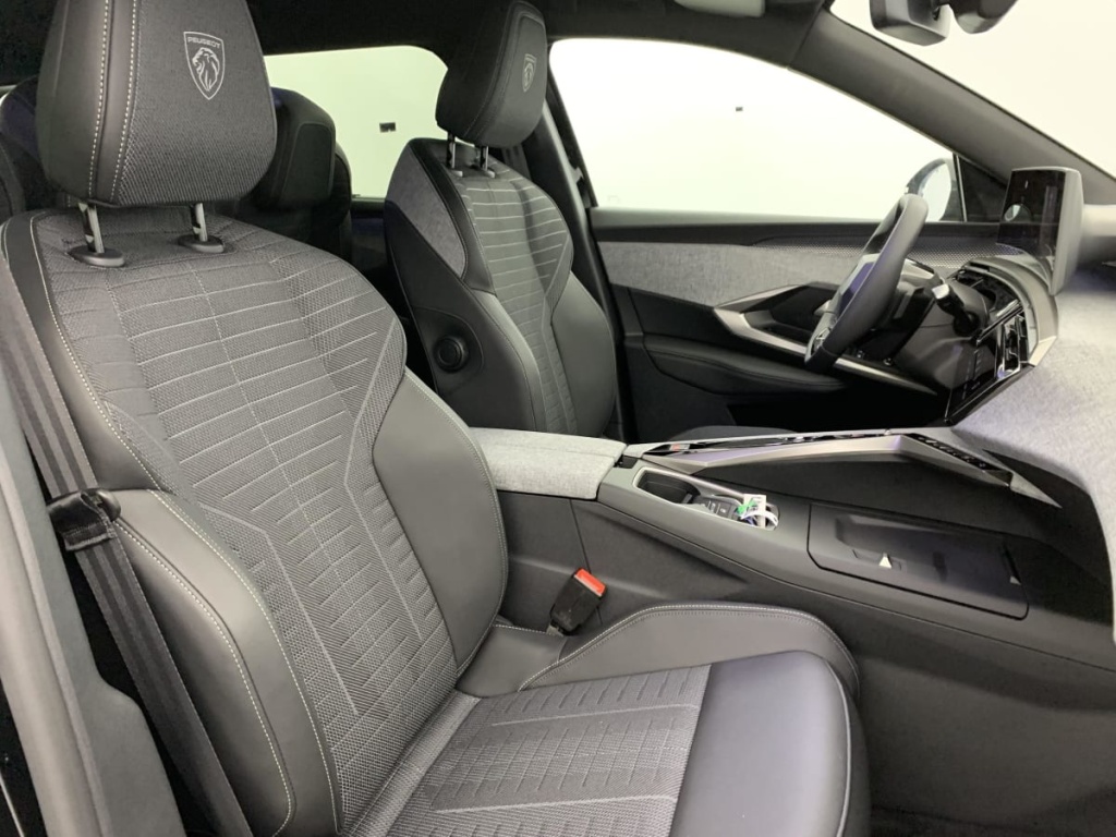 PEUGEOT 5008 Hybrid 145 e-DCS6 GT - ref: 1-359475 - Photo 9