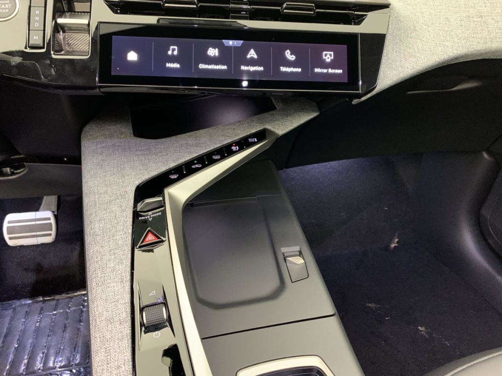 PEUGEOT 5008 Hybrid 145 e-DCS6 GT - ref: 1-359482 - Photo 20