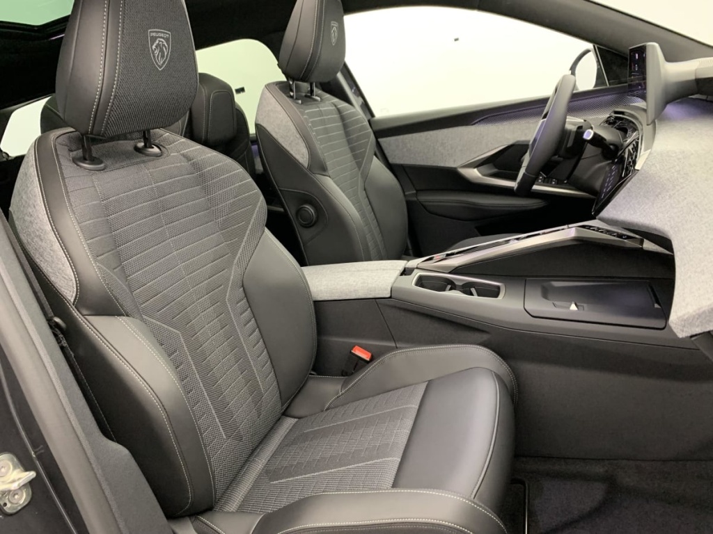 PEUGEOT 5008 Hybrid 145 e-DCS6 GT - ref: 1-359482 - Photo 9