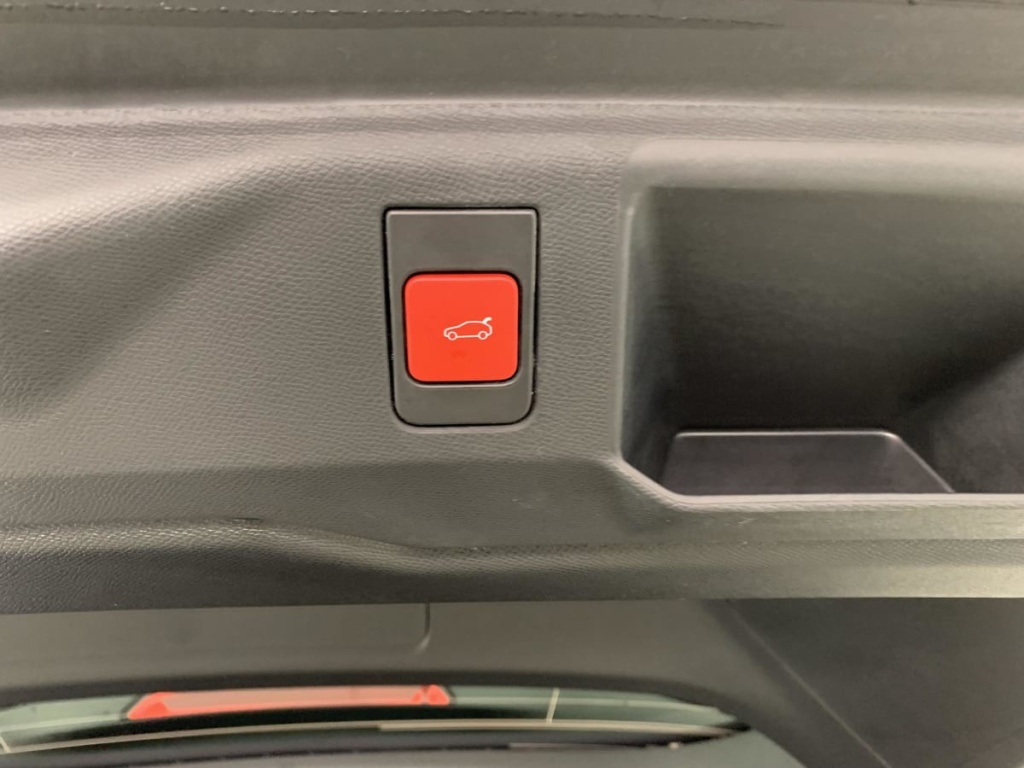 PEUGEOT 5008 Hybrid 145 e-DCS6 GT - ref: 1-359491 - Photo 13