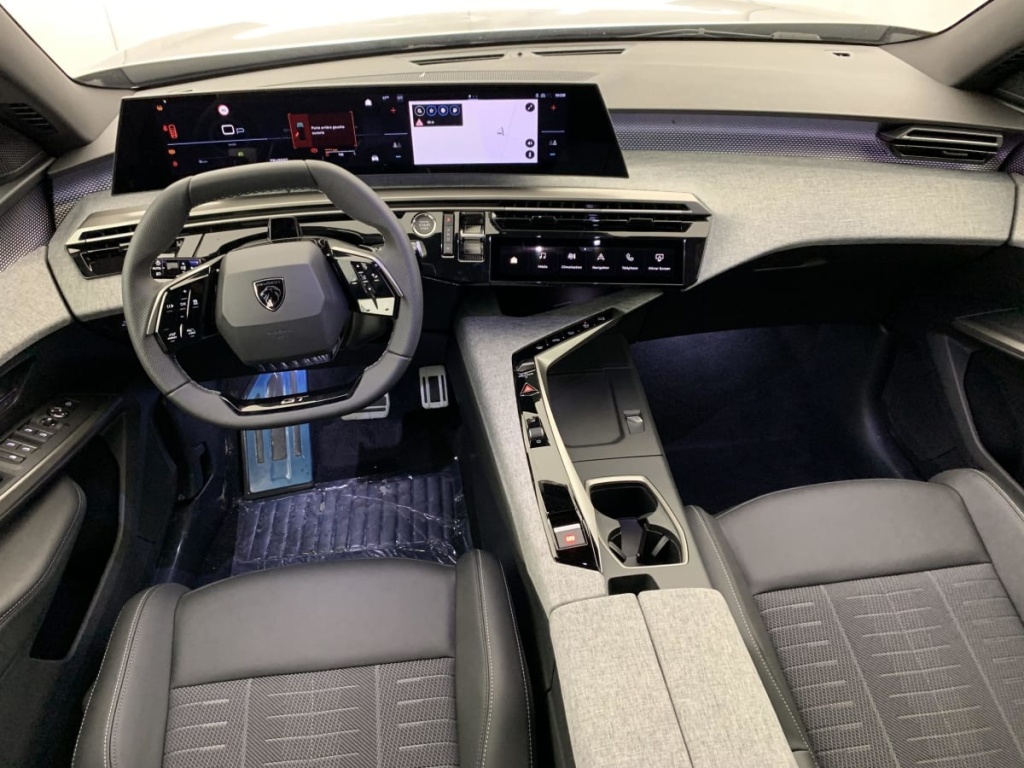 PEUGEOT 5008 Hybrid 145 e-DCS6 GT - ref: 1-359491 - Photo 15