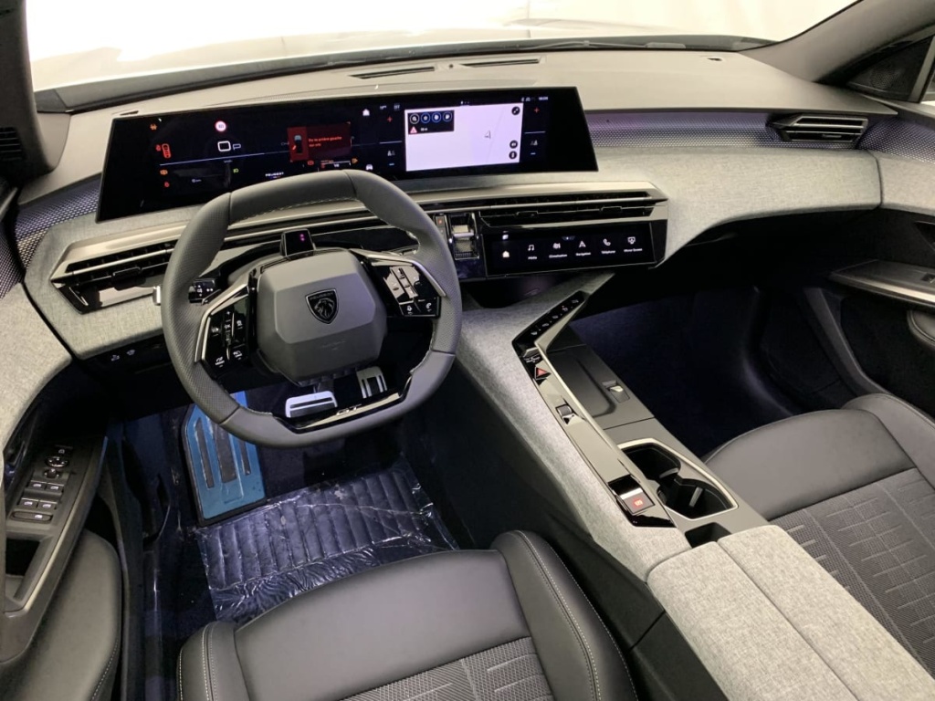 PEUGEOT 5008 Hybrid 145 e-DCS6 GT - ref: 1-359491 - Photo 16