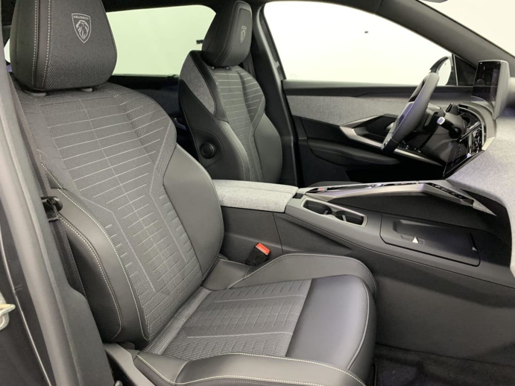 PEUGEOT 5008 Hybrid 145 e-DCS6 GT - ref: 1-359491 - Photo 9