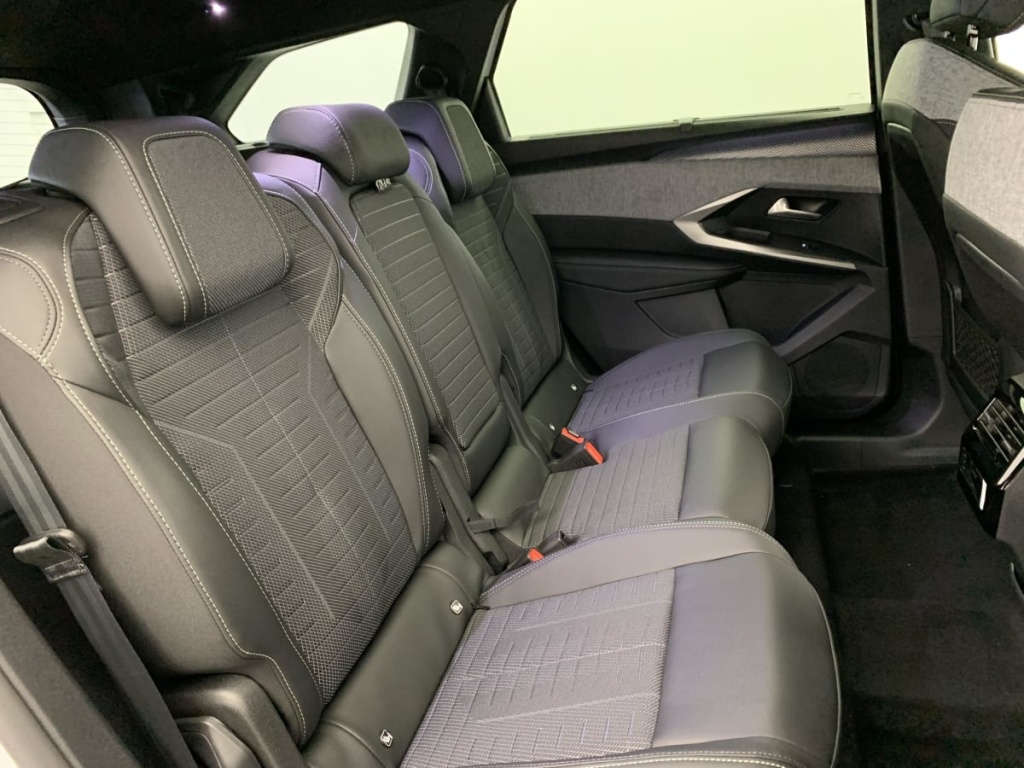 PEUGEOT 5008 Hybrid 145 e-DCS6 GT - ref: 1-359495 - Photo 10
