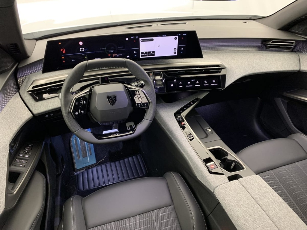 PEUGEOT 5008 Hybrid 145 e-DCS6 GT - ref: 1-359495 - Photo 14