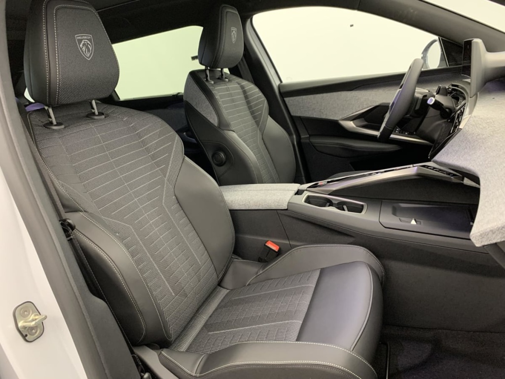 PEUGEOT 5008 Hybrid 145 e-DCS6 GT - ref: 1-359495 - Photo 9