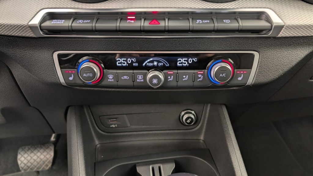 AUDI Q2 35 TDI 150 S tronic 7 quattro Design Luxe - ref: 1-359865 - Photo 19