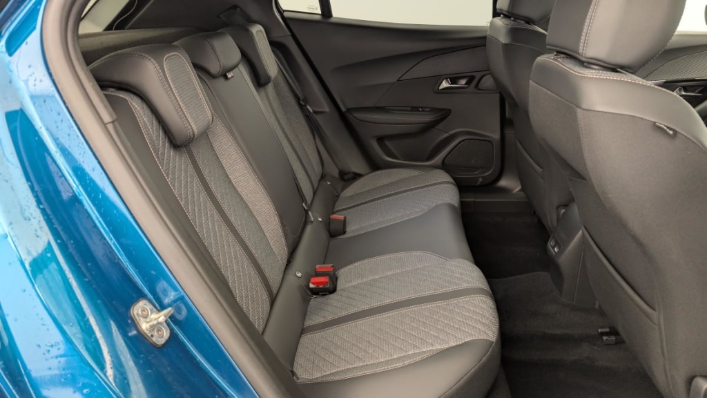 PEUGEOT 2008 Hybrid 136 e-DCS6 Allure - ref: 1-360722 - Photo 10