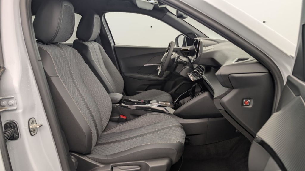 PEUGEOT 2008 Hybrid 136 e-DCS6 Allure - ref: 1-360731 - Photo 9