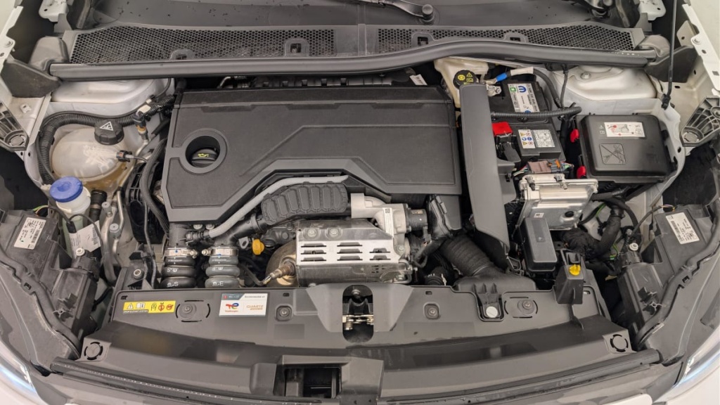 PEUGEOT 2008 Hybrid 136 e-DCS6 Allure - ref: 1-360733 - Photo 20