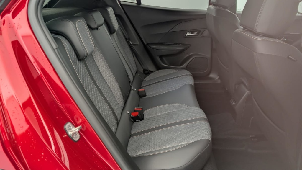 PEUGEOT 2008 Hybrid 136 e-DCS6 Allure - ref: 1-360753 - Photo 10