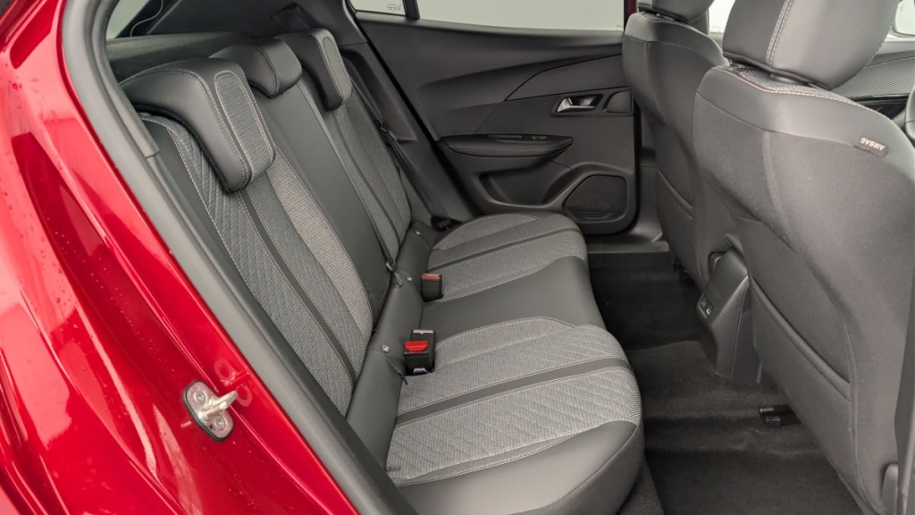 PEUGEOT 2008 Hybrid 136 e-DCS6 Allure - ref: 1-360758 - Photo 10