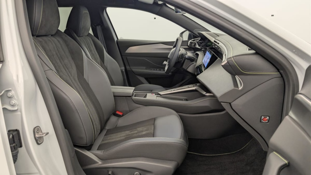 PEUGEOT 408 Hybrid 145 e-DCS6 GT - ref: 1-361112 - Photo 9