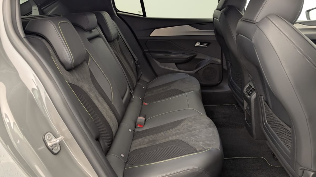 PEUGEOT 408 Hybrid 145 e-DCS6 GT - ref: 1-361113 - Photo 10