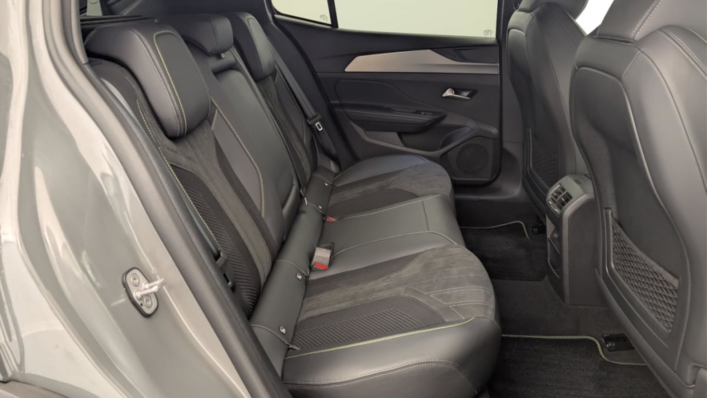 PEUGEOT 408 Hybrid 145 e-DCS6 GT - ref: 1-361115 - Photo 10