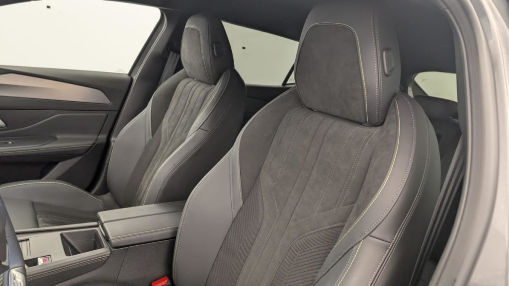 PEUGEOT 408 Hybrid 145 e-DCS6 GT - ref: 1-361115 - Photo 16