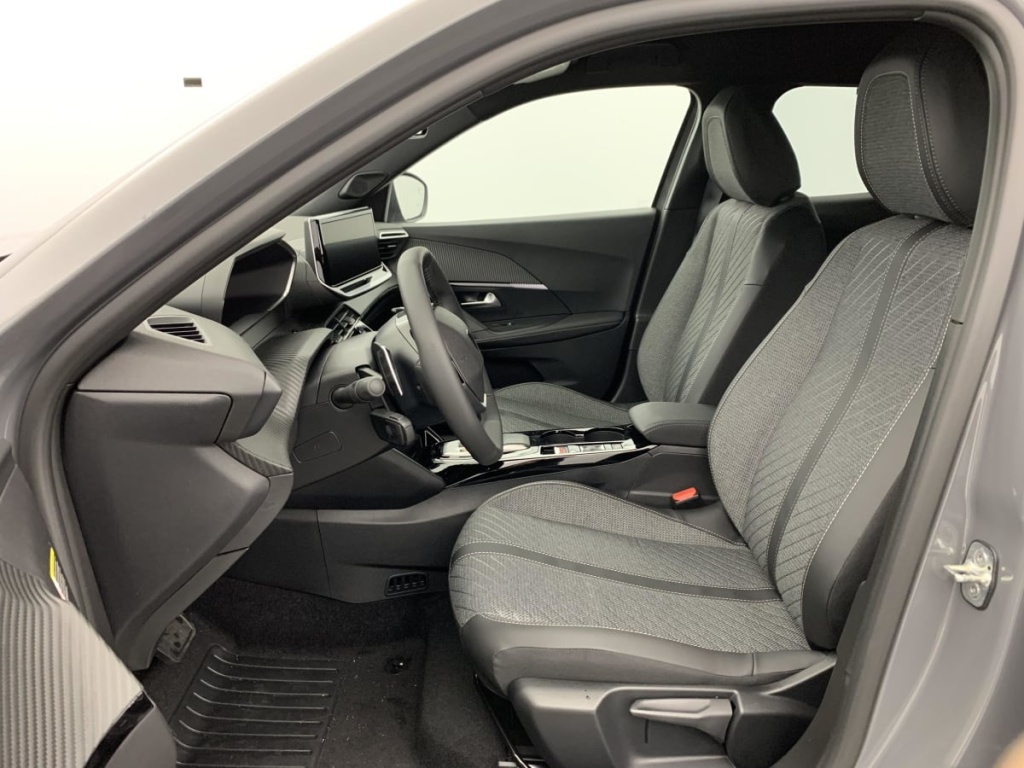 PEUGEOT 2008 Hybrid 145 e-DCS6 Allure - ref: 1-363324 - Photo 16