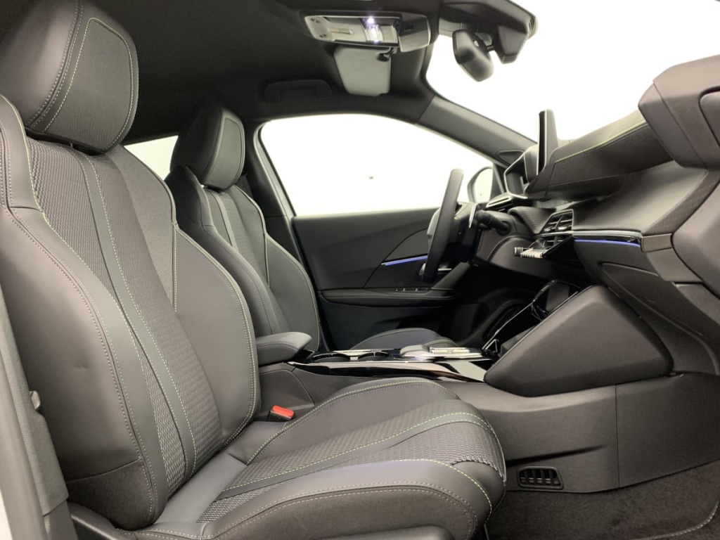 PEUGEOT 2008 Hybrid 145 e-DCS6 GT - ref: 1-363525 - Photo 9