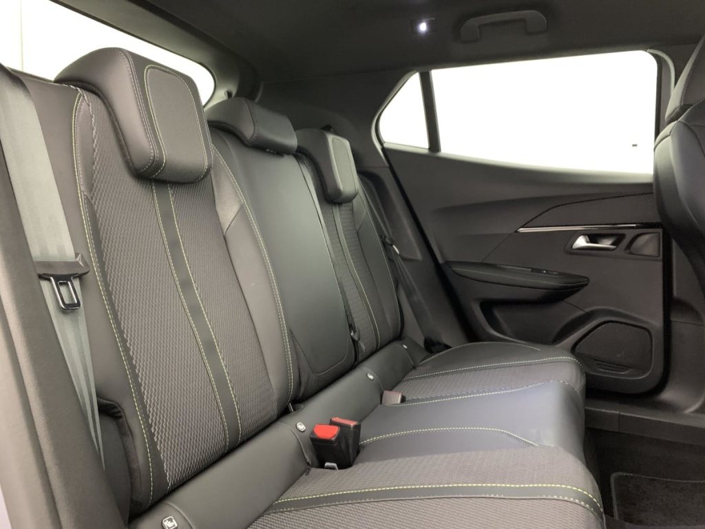 PEUGEOT 2008 Hybrid 145 e-DCS6 GT - ref: 1-363538 - Photo 10