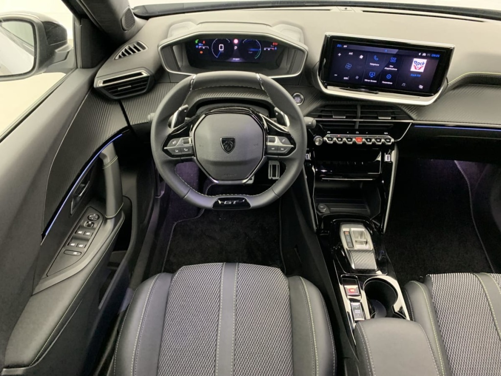 PEUGEOT 2008 Hybrid 145 e-DCS6 GT - ref: 1-363551 - Photo 13