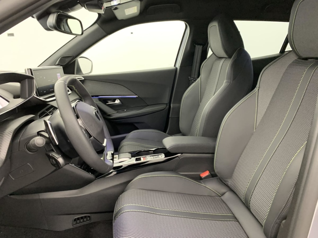 PEUGEOT 2008 Hybrid 145 e-DCS6 GT - ref: 1-363551 - Photo 18