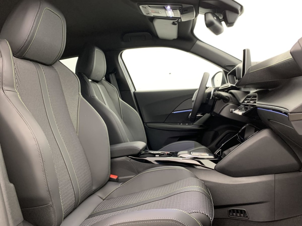 PEUGEOT 2008 Hybrid 145 e-DCS6 GT - ref: 1-363551 - Photo 9