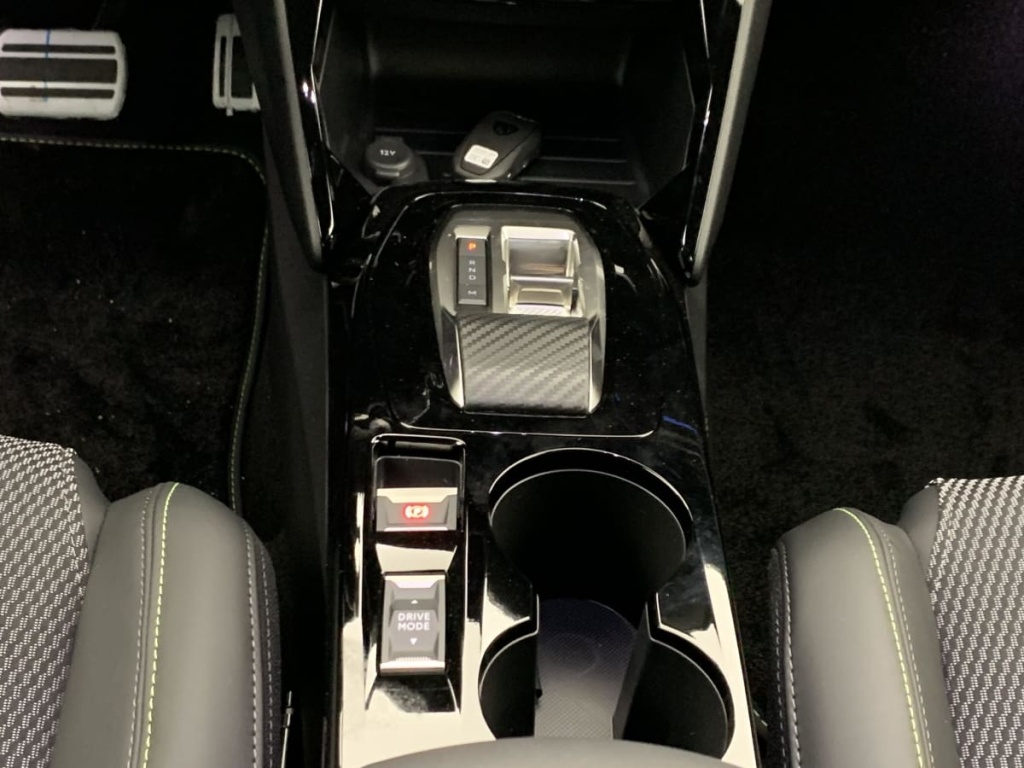 PEUGEOT 2008 Hybrid 145 e-DCS6 GT - ref: 1-363563 - Photo 15