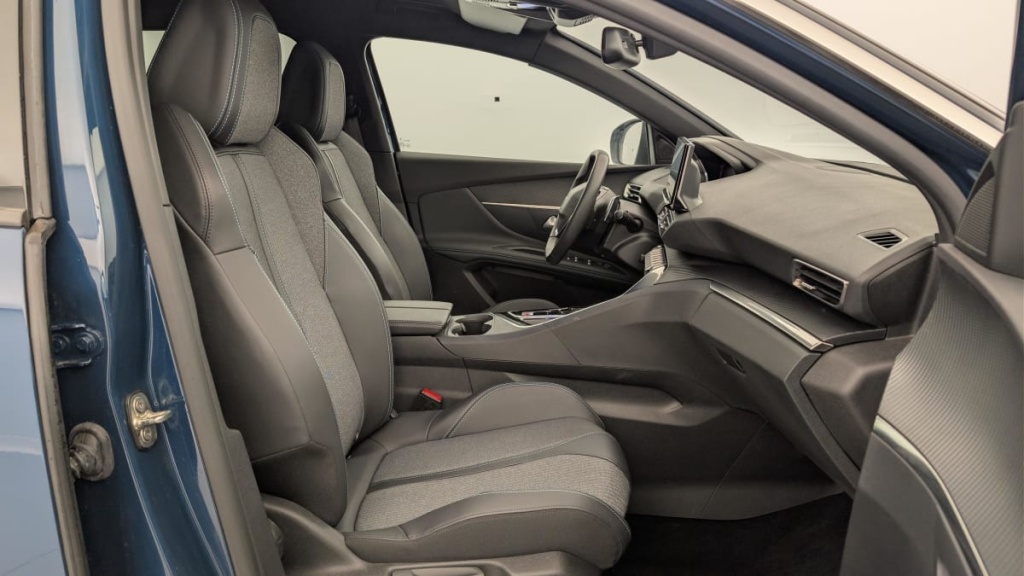 PEUGEOT 3008 Hybrid 180 e-EAT8 Allure Pack - ref: 1-365085 - Photo 9