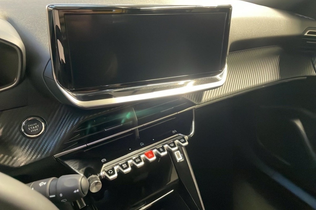 PEUGEOT 2008 100 S S BVM6 Allure - ref: 1-365093 - Photo 17