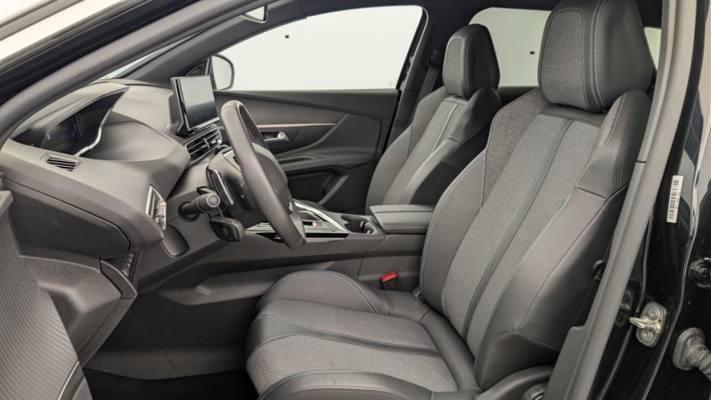 PEUGEOT 3008 Hybrid 180 e-EAT8 Allure Pack - ref: 1-365162 - Photo 16