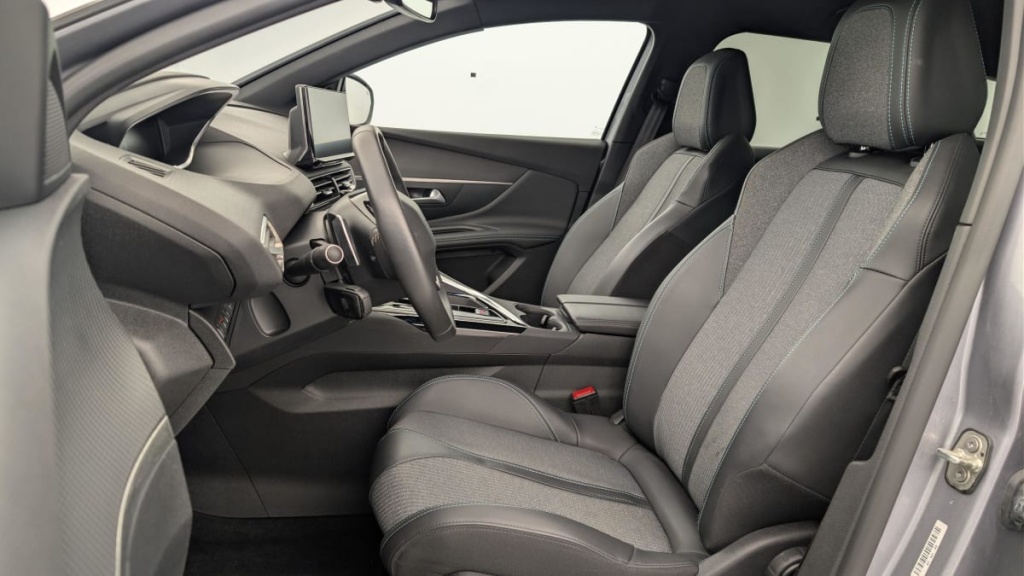 PEUGEOT 3008 Hybrid 180 e-EAT8 Allure Pack - ref: 1-365163 - Photo 16