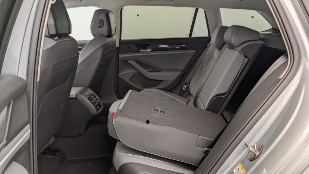 VOLKSWAGEN Passat 2.0 TDI EVO SCR 150 DSG7 Life Plus - ref: 1-365292 - Photo 12