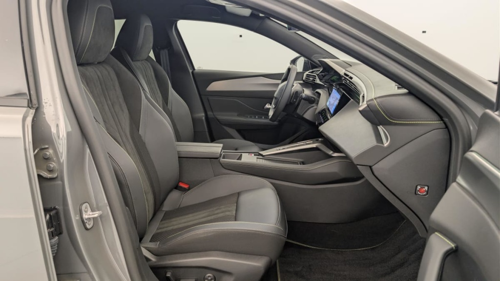 PEUGEOT 408 Hybrid 145 e-DCS6 GT - ref: 1-365318 - Photo 9