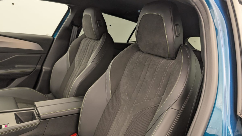 PEUGEOT 408 Hybrid 145 e-DCS6 GT - ref: 1-365324 - Photo 16