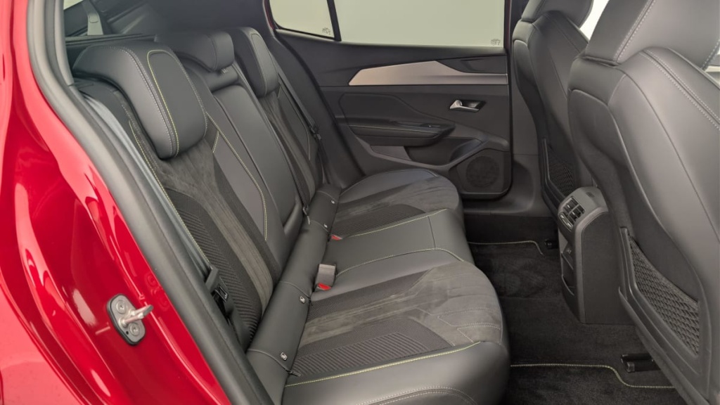 PEUGEOT 408 Hybrid 145 e-DCS6 GT - ref: 1-365333 - Photo 10