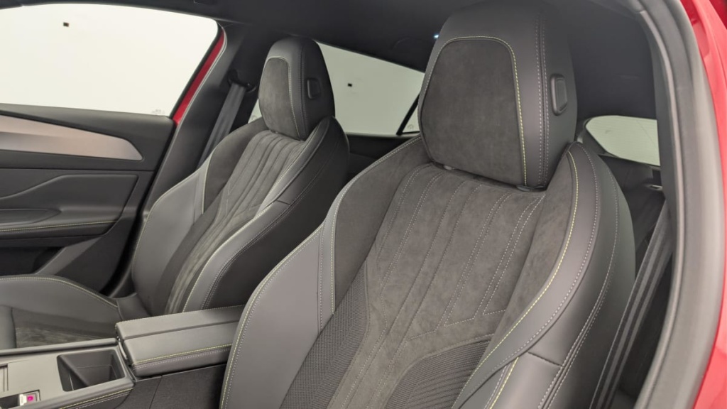 PEUGEOT 408 Hybrid 145 e-DCS6 GT - ref: 1-365333 - Photo 16