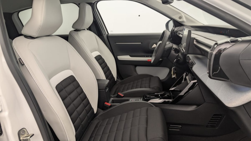 CITROEN C3 Aircross Hybride 145 e-DCS6 Max - ref: 1-365511 - Photo 9